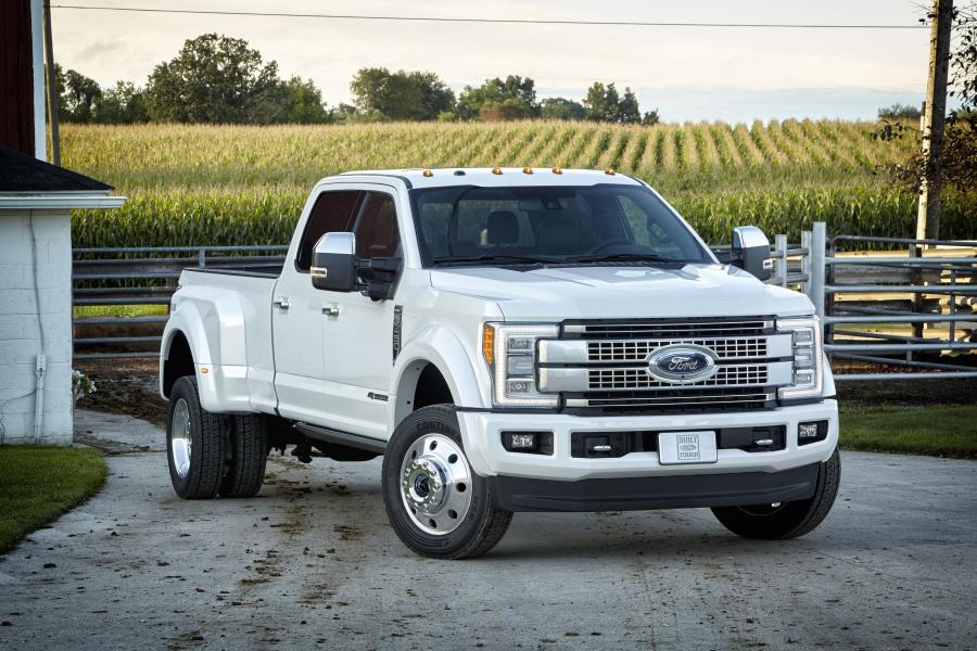  Ford F-450 Super Duty Platinum Crew Cab 2016 года  (фото 1 из 14)